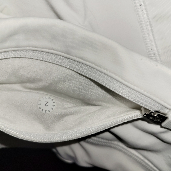 Lululemon Quick Pace Skirt w Shorts  WHITE  sz 2 - Picture 2 of 6